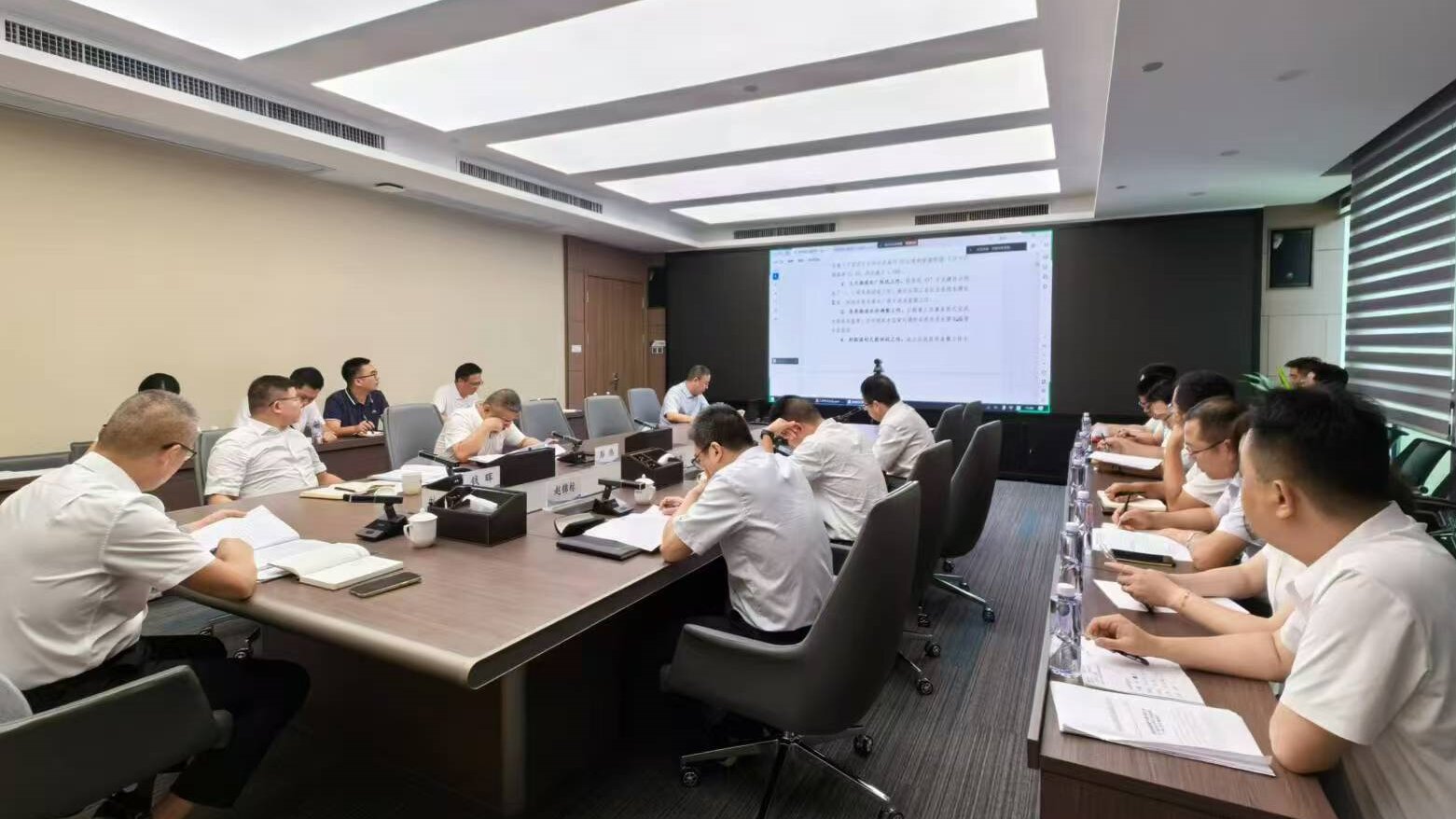 雷速官网召开2024年年中工作会暨7月经营分析联商会议